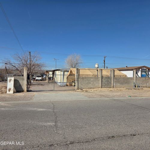 8809 Kingsway Dr, Canutillo, TX, 79835-9542 | Card Image