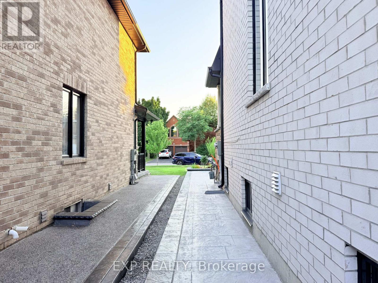 Residential Lease in Pickering (Highbush) 2