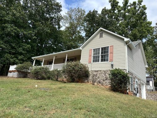 2481 Twin Lake Dr, Bedford, VA, 24523-6586 | Card Image