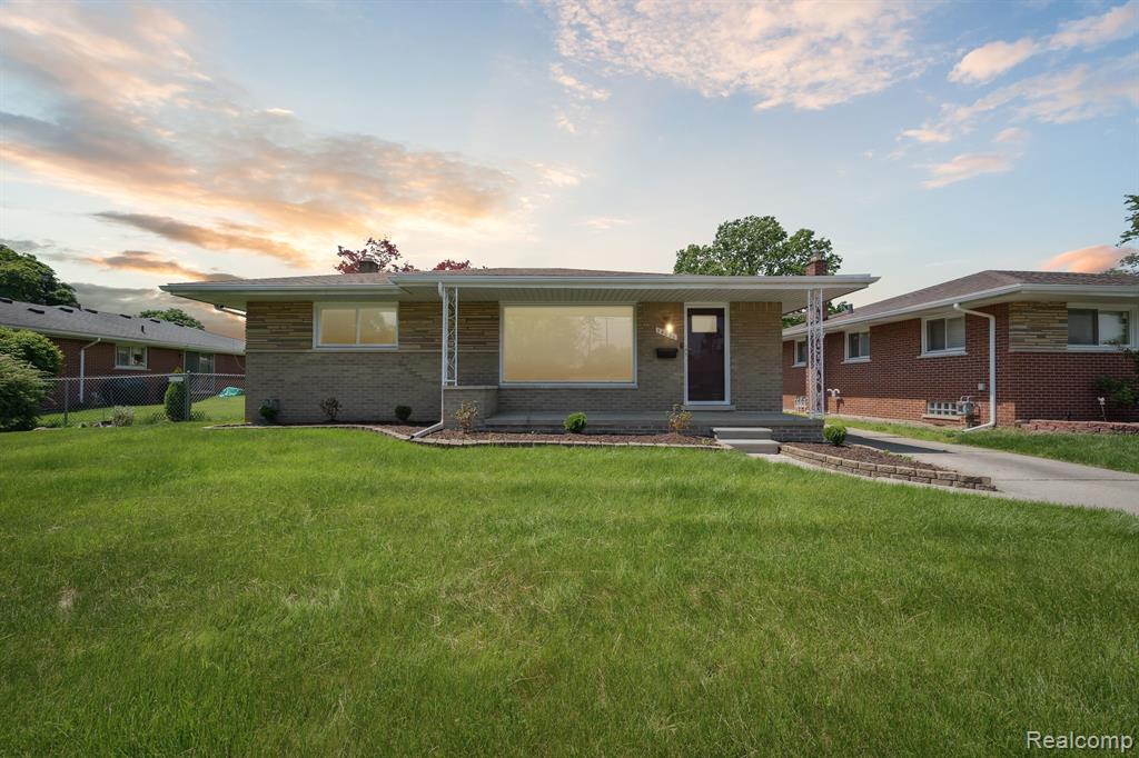 Fenton , Redford, MI 48239 #1