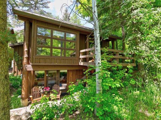 Wall of windows, rear deck plus balcony | Image 4