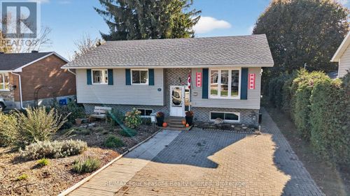 7 Batteaux Rd, Nottawa, ON, L0M1P0 | Card Image