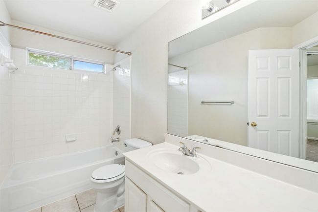 Secondary Bathroom | Image 23