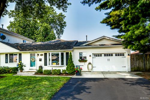 8854 S Komensky Ave, Hometown, IL, 60456-1235 | Card Image