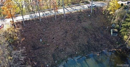 120 Central Dr, Lake Orion, MI, 48362-2371 | Card Image