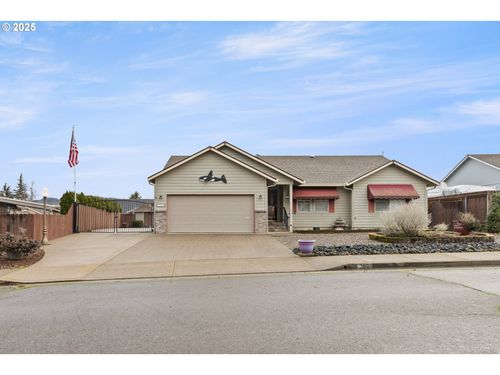 300 Ridgeway St, Sutherlin, OR, 97479-9811 | Card Image