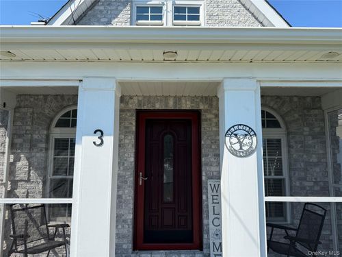 3 Desoto Rd, Amity Harbor, NY, 11701-4009 | Card Image