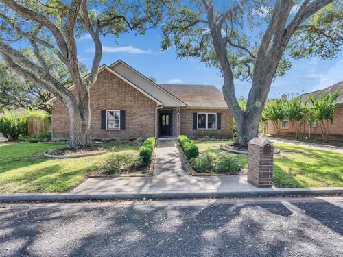 1614 Crestmont St, Wharton, TX, 77488-3433 | Card Image