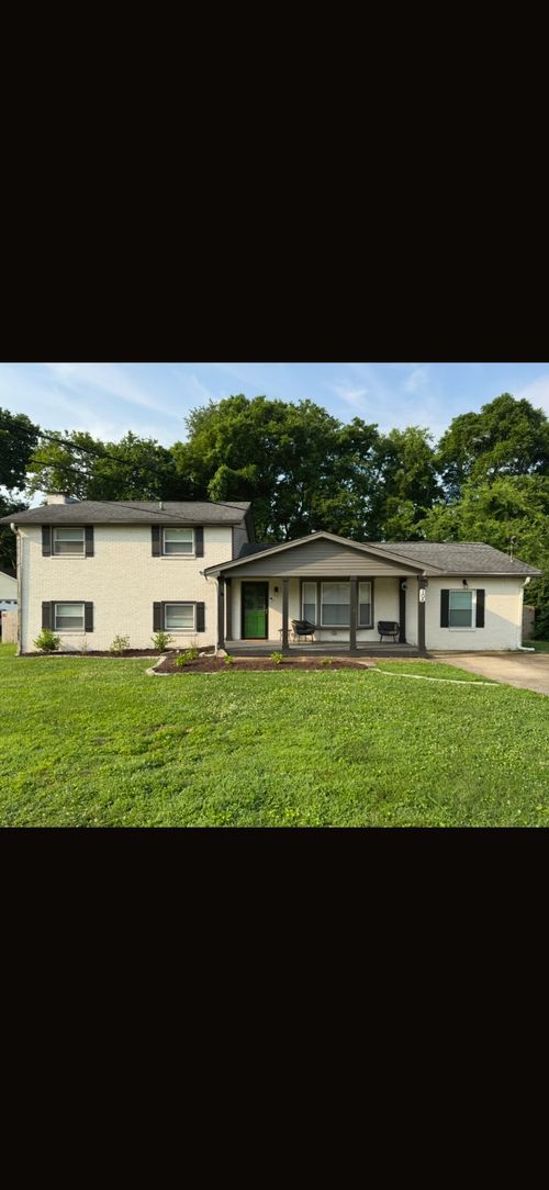 106 Colonial Dr, Hendersonville, TN, 37075-3205 | Card Image