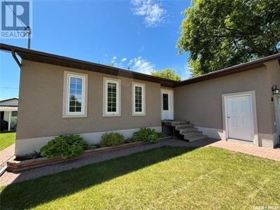 204 Glasgow Ave, House other with 4 bedrooms, 3 bathrooms and null parking in Saltcoats SK | Image 2