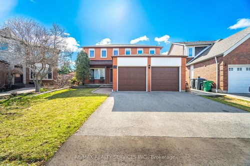 23 Newbury Cres, Brampton, ON, L6S5M3 | Card Image