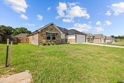 113 Hay Meadow Dr, House other with 4 bedrooms, 2 bathrooms and null parking in Winona TX | Image 2