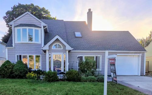 20 Daisy Ln, Levittown, NY, 11756-2416 | Card Image
