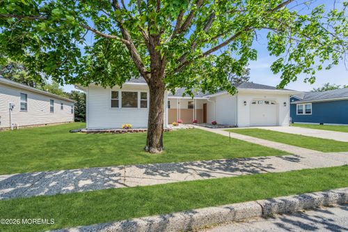 11 Tampa Ln, Toms River, NJ, 08757-6165 | Card Image