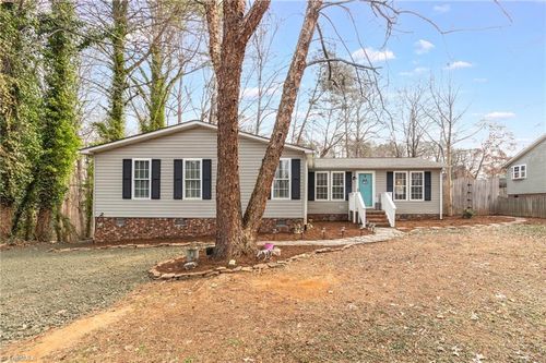 8275 Easley Rd, Walnut Cove, NC, 27052-9516 | Card Image