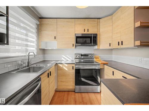 3211 71 St Nw, Edmonton, AB, T6K1L1 | Card Image