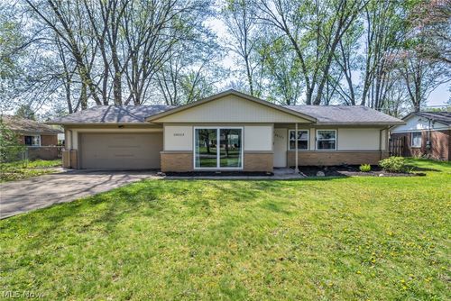28523 Holly Dr, North Olmsted, OH, 44070-5137 | Card Image