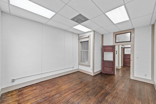 b-10 N Caddo St, Cleburne, TX, 76031-5540 | Card Image