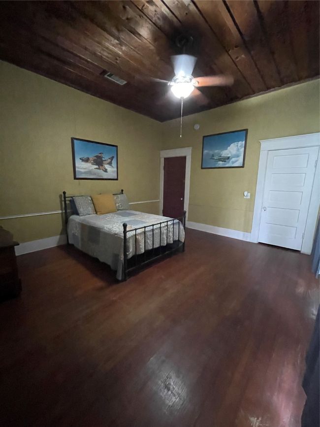 300 Nw 2 Nd St, House other with 2 bedrooms, 2 bathrooms and null parking in Hubbard TX | Image 22