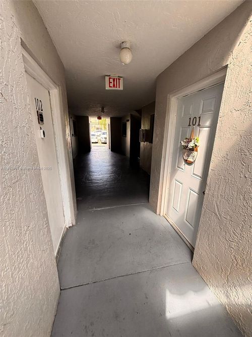 apt-101-2565 W 56th St, Hialeah, FL, 33016-4707 | Card Image