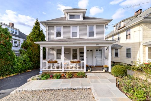 apt-2-231 Flax Hill Rd, Norwalk, CT, 06854-8219 | Card Image