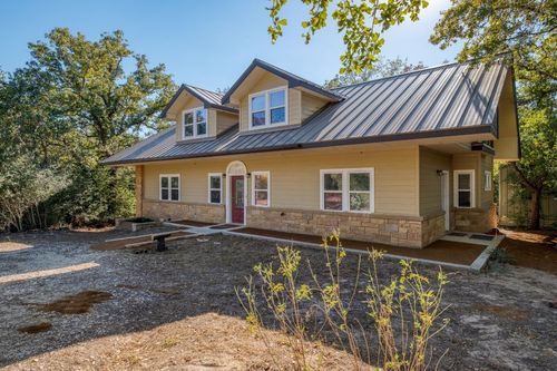 123 Bowie Trl, Luling, TX, 78648-4144 | Card Image