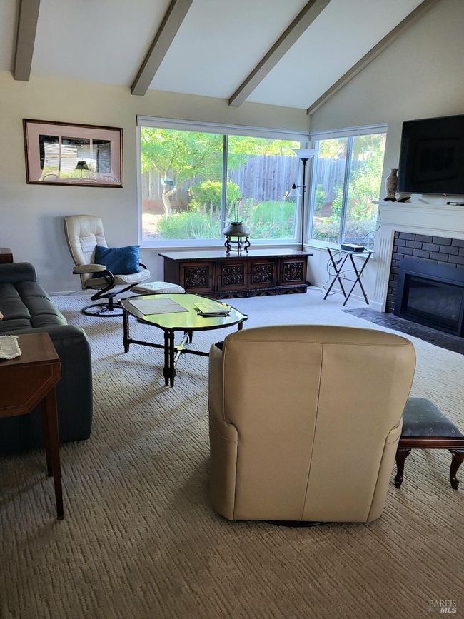 123 Old Oak Ln, House other with 2 bedrooms, 2 bathrooms and 4 parking in Santa Rosa CA | Image 4