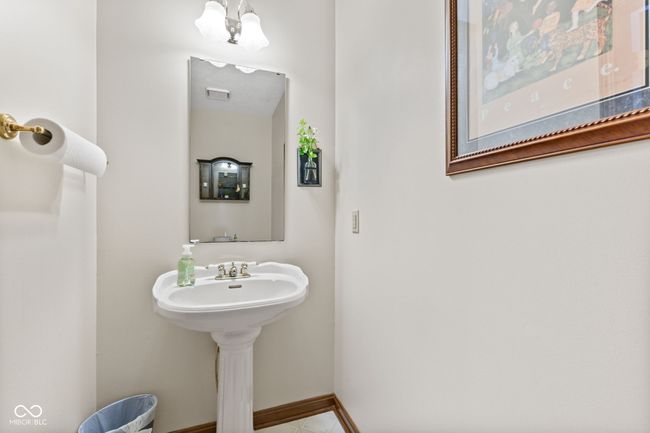 Main level half bath | Image 25