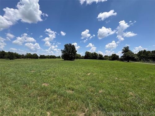 9011 N Hudson Ave, Sperry, OK, 74073-4730 | Card Image