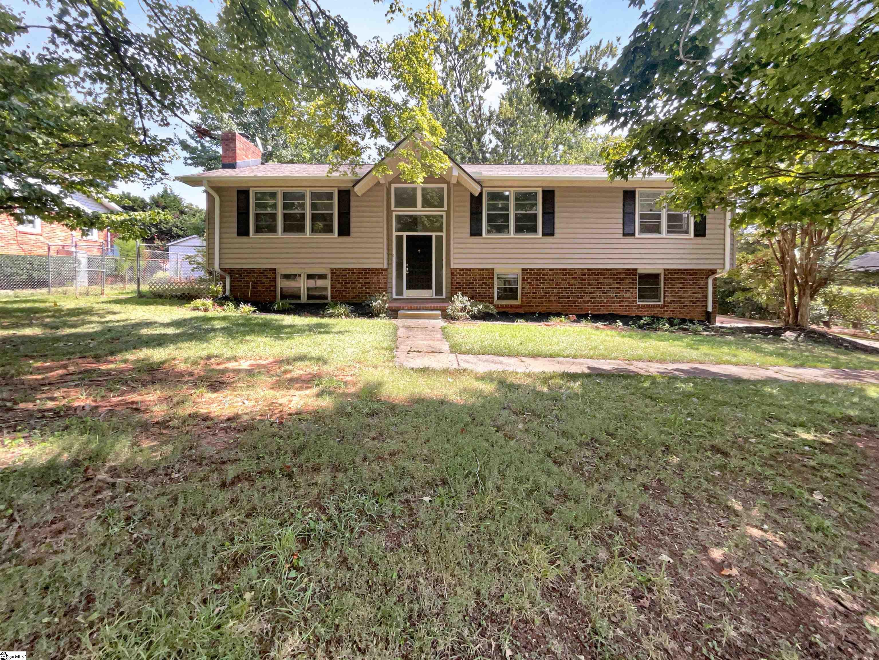 Broomfield Dr, Greenville, SC 29617
