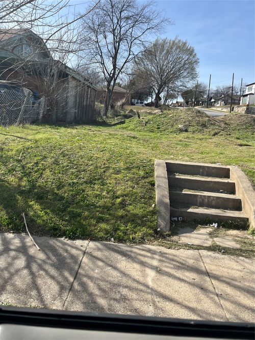 1735 E Waco Ave, Dallas, TX, 75216-1339 | Card Image