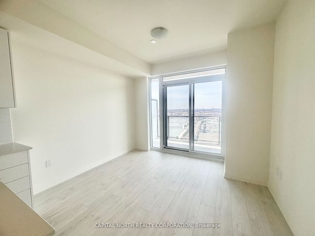 1907 - 8960 Jane St, Condo with 2 bedrooms, 1 bathrooms and 1 parking in Concord ON | Image 7