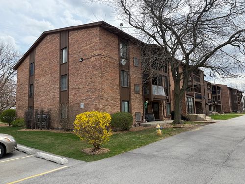 422-7531 175th St, Tinley Park, IL, 60477 | Card Image