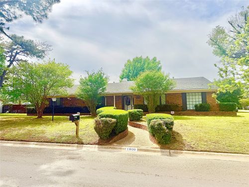 1800 Southridge Dr, Denton, TX, 76205-7814 | Card Image