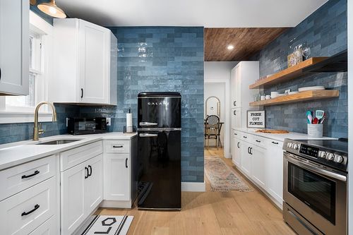 510 N Orange St, Fredericksburg, TX, 78624-3839 | Card Image