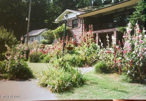 460 Riverview St, Oakdale, TN, 37829-3126 | Card Image