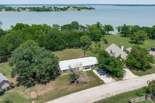104 Cove Dr, Shady Shores, TX, 76208-7106 | Card Image