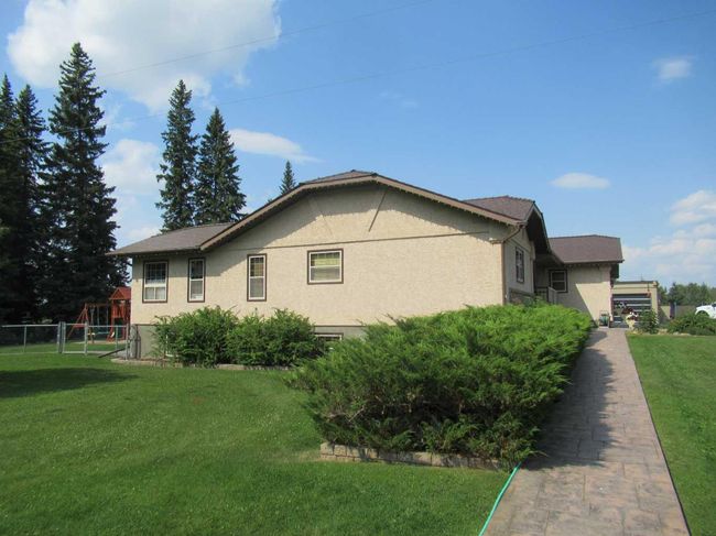 3318 Township Road 400, House other with 4 bedrooms, 4 bathrooms and 6 parking in Rural Lacombe County AB | Image 6