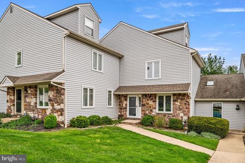 302-302 Pinebrooke Cir, DOWNINGTOWN, PA, 19335-1179 | Card Image