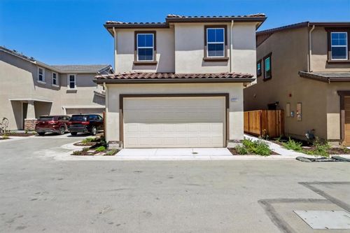 2221 Daisy Dr, Hollister, CA, 95023-6684 | Card Image