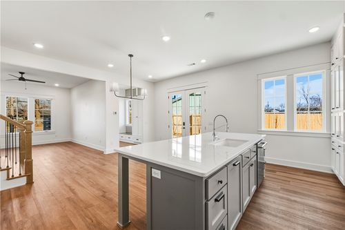 823 Nw 14th St, Bentonville, AR, 72712-4218 | Card Image