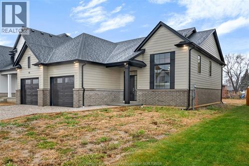 101 Westlawn Dr, Essex, ON, N8M | Card Image