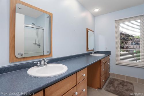 5844 Independence Ln, West Bloomfield, MI, 48322-1848 | Card Image