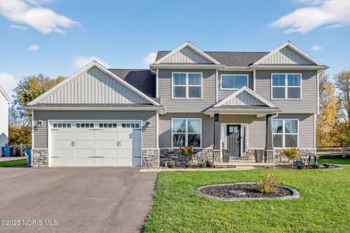 938 Wilkshire Dr, Waterville, OH, 43566-1261 | Card Image