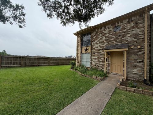 1524 Poplar Cove St, La Porte, TX, 77571-6233 | Card Image