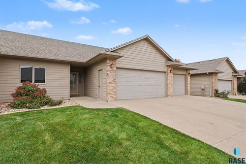 3209 S Foxglove Pl, Sioux Falls, SD, 57110-5985 | Card Image
