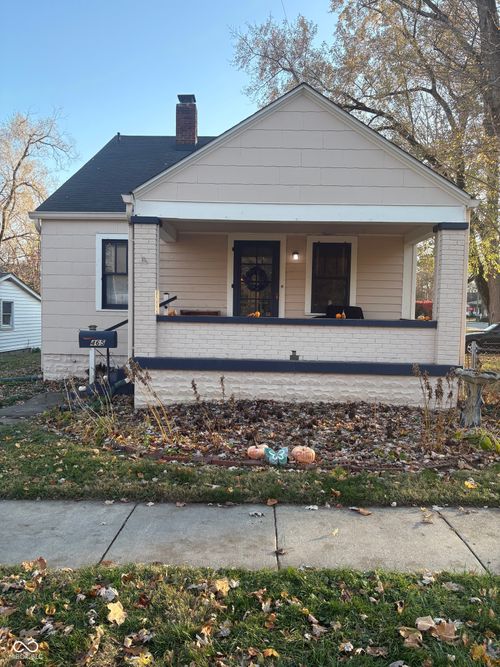 465 W Hawthorne St, Zionsville, IN, 46077-1710 | Card Image