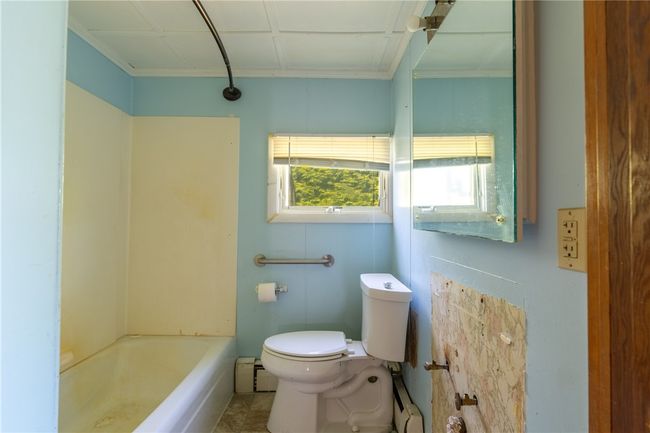142 Honeyman Ave, Home with 3 bedrooms, 3 bathrooms and 5 parking in Middletown RI | Image 28