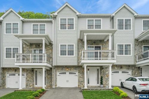 55 Halina Ln, Butler, NJ, 07405-1556 | Card Image