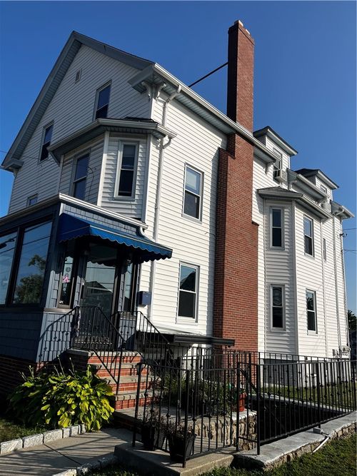 872 Park Ave, Cranston, RI, 02910-2700 | Card Image